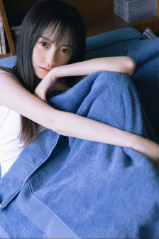闺蜜把奶头露出来让我吃