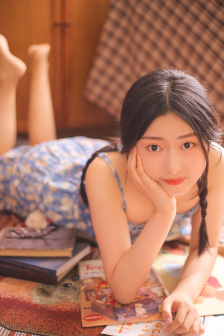 翁公和嫒在厨房里猛烈进出
